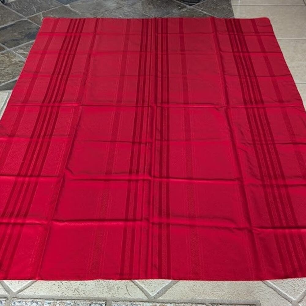 Vintage Red holiday rectangle tablecloth Polyblend 60x80 Reverisble